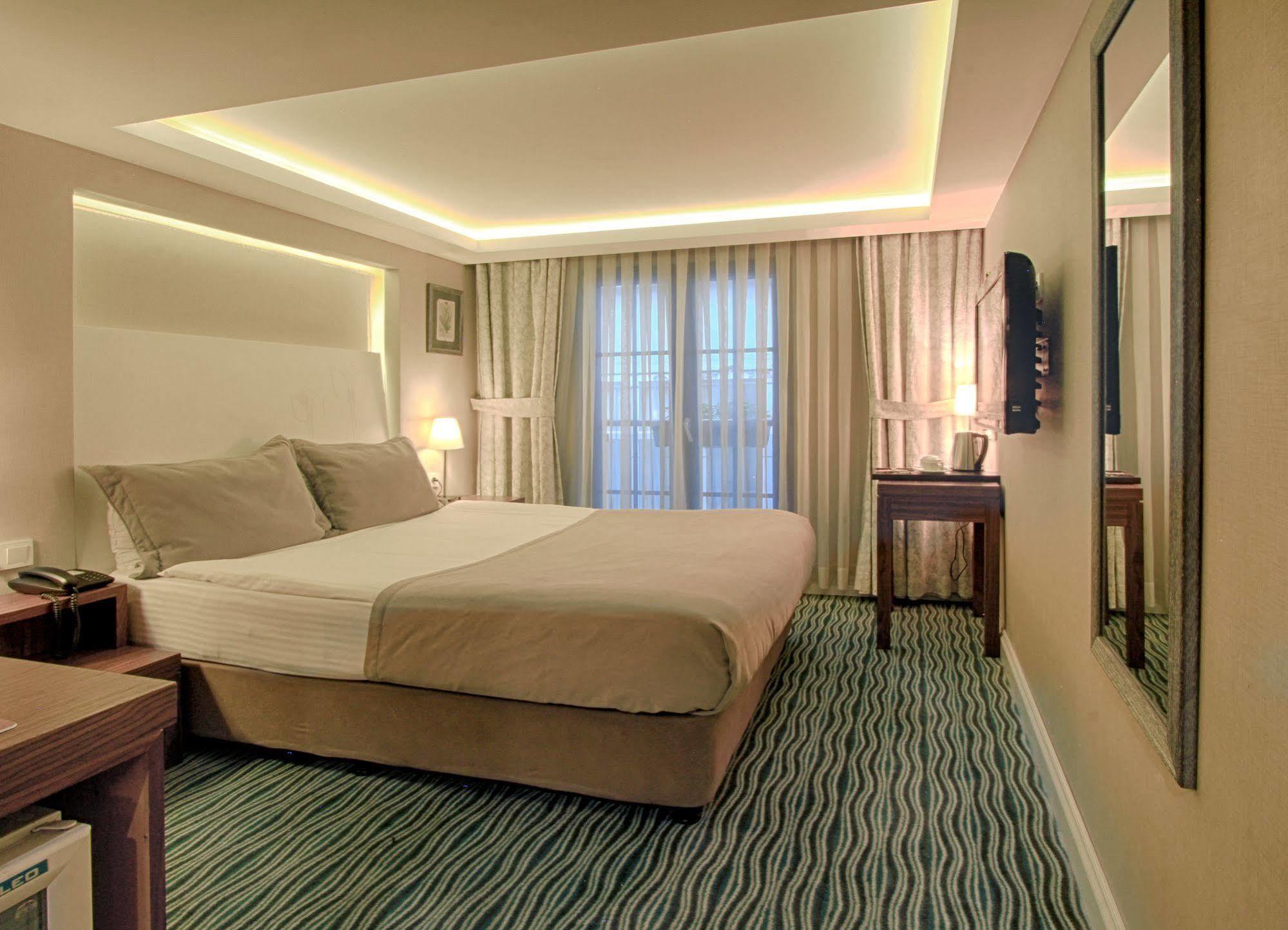 Aston Hotel Taksim Estambul Exterior foto